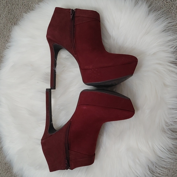 Gianni Bini Booties Size 6 - Picture 3 of 5